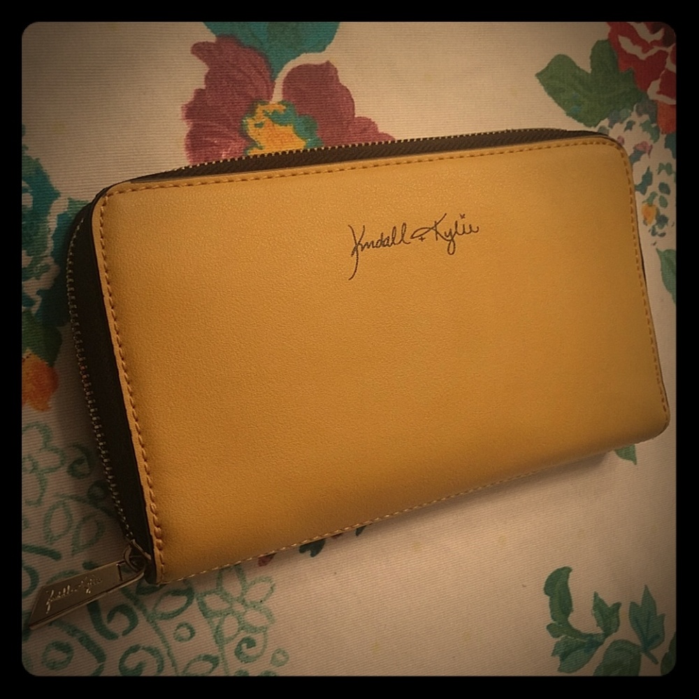zippered wallet